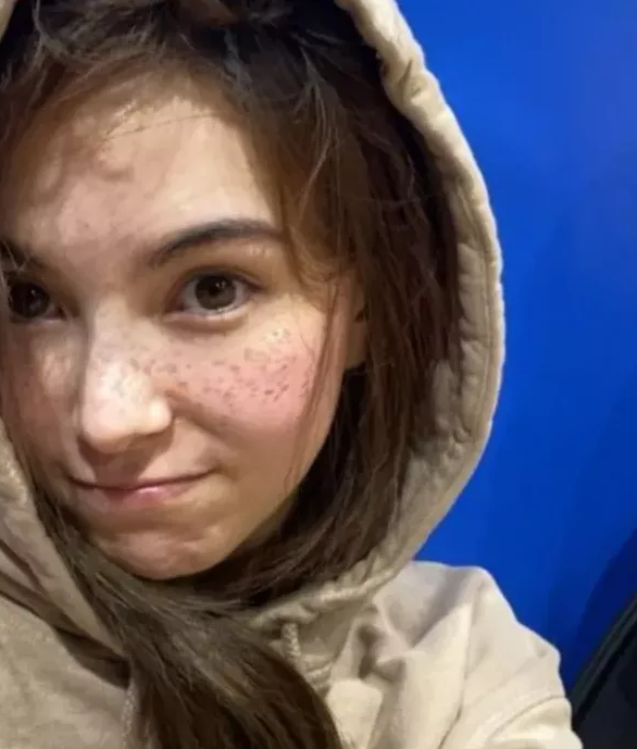 周杰伦老婆昆凌一直坚持化浓妆,被导演要求卸妆后,素颜也没在怕