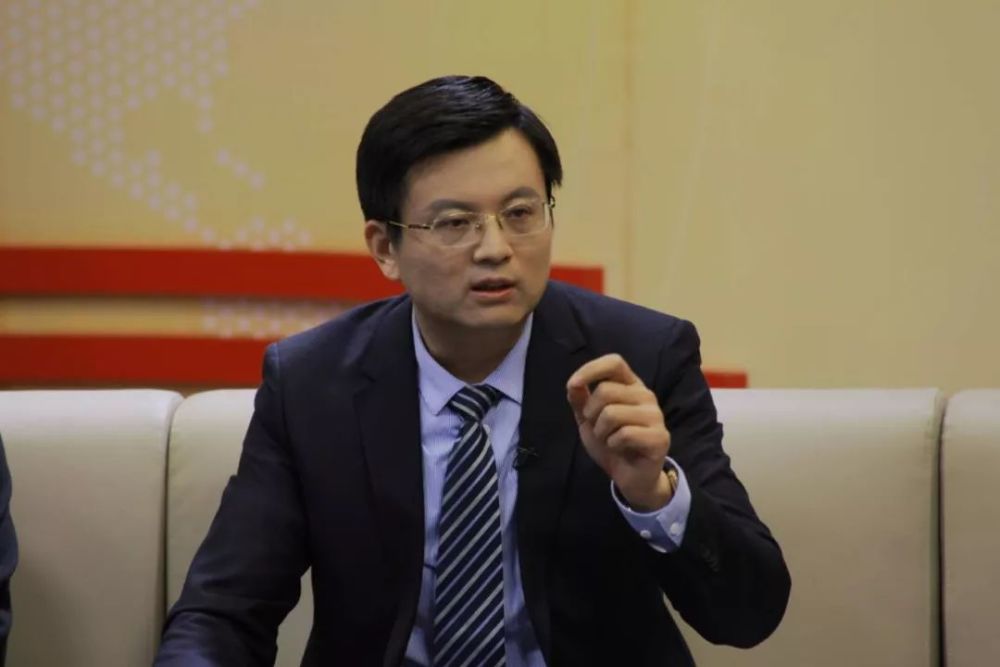 李松律师接受新浪微博邀请参加超级房问节目谈商办房改商住问题