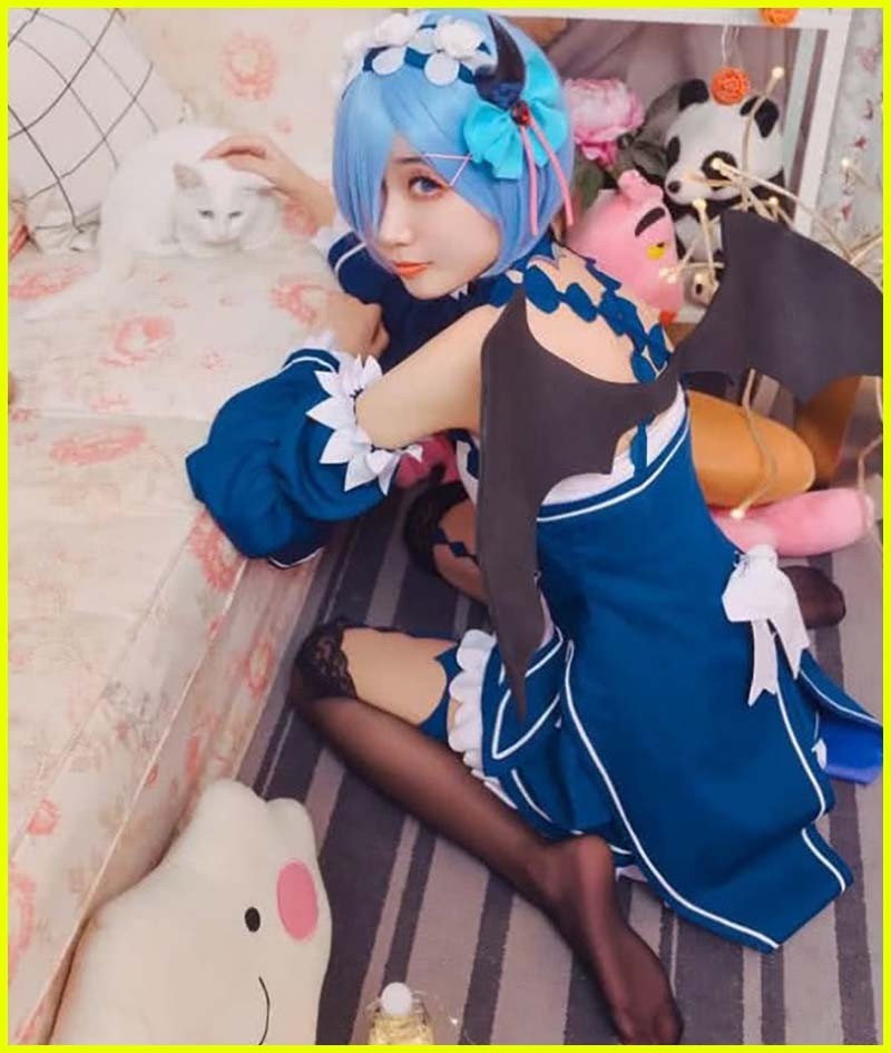 15岁萝莉cos小恶魔蕾姆,被"液体袜"抢镜,网友:想要带回家