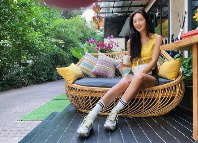 曹格老婆越来越漂亮!168cm穿泳衣秀火辣身材,这个宝妈身材我服