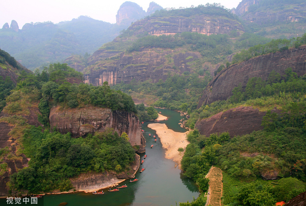 但是,來頭這麼大的一座山,和江西省的其它風景名勝區相比,遊客太少了