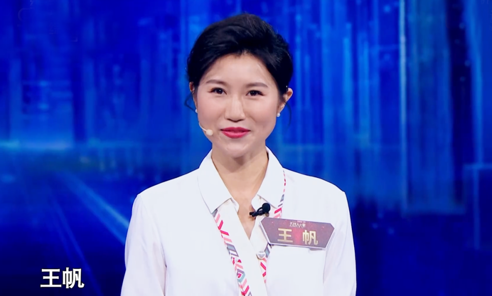 央视主持人大赛清华双硕士学霸出局,输给李莎旻子不冤,董卿撒贝宁指出