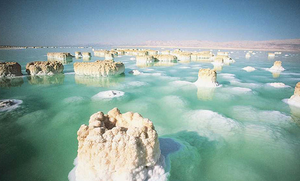 世界上含盐量第三的水体死海,能让人飘起来是