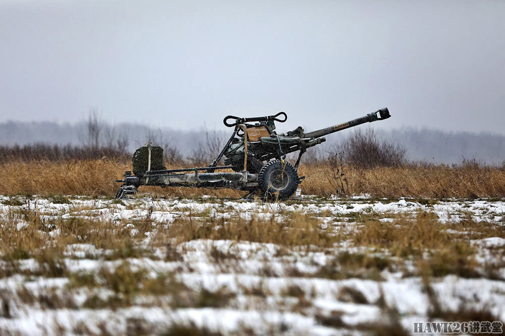 美軍炮兵部隊也能玩蛙跳作戰ch47直升機吊著輕型火炮趕路