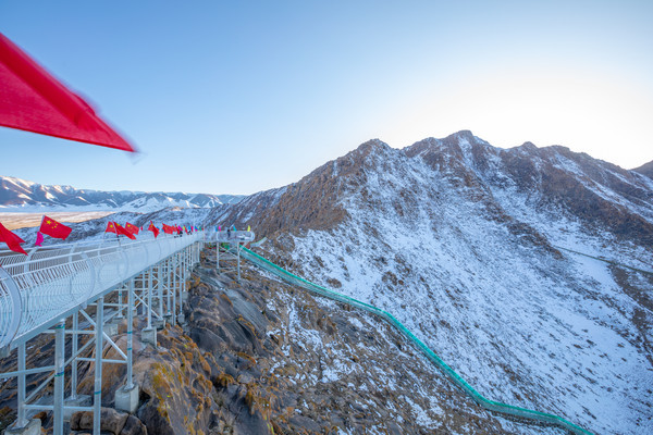 新疆这个高原湖泊,海拔1585米,有"迷离蜃市罩山峦"奇观