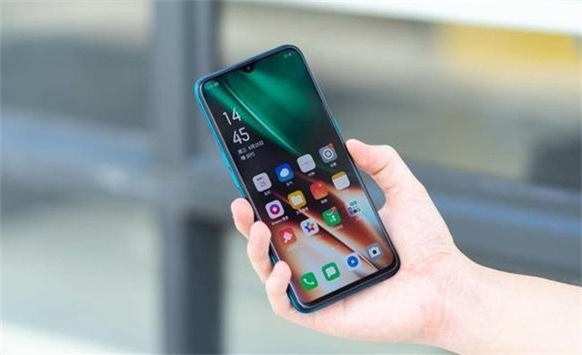 oppo半路截胡,学生价 6400万四摄 256g 大电池,小米遭狙击