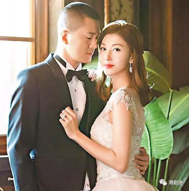 受访时被问到旧爱林峯与张馨月准备结婚,她尴尬地说:"真的吗?