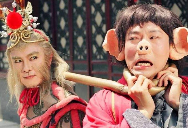 曾只是个替补演员,却靠猪八戒一战成名,三夺视帝今54岁选择新生活!