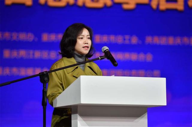 华龙网集团党委书记,董事长李春燕发言重庆欢乐谷副总经理贺颂丰在