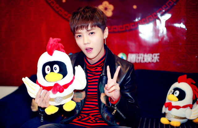 腾讯娱乐讯(文/默默 图/薛建宇 摄像/王栋) 春晚节目刚表演完,鹿晗