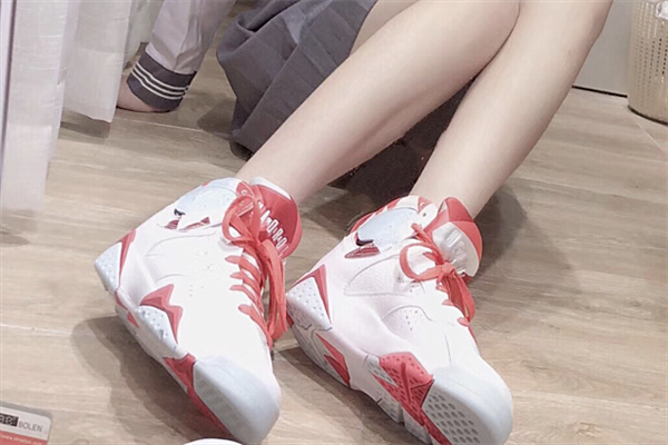 aj7新出"糖果鞋",全新配色美成风景线,这才叫"女神鞋"!