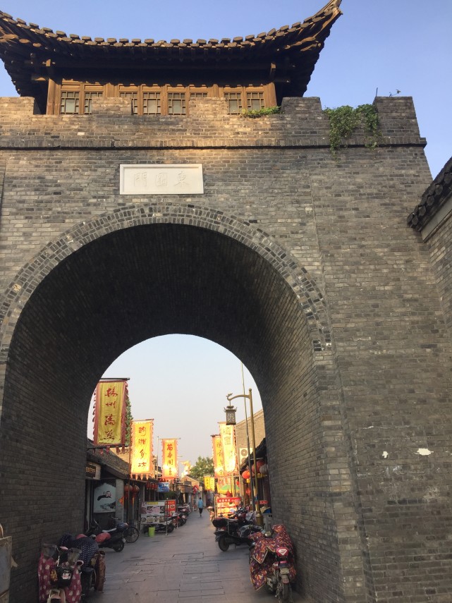 逛吃扬州东关街螺丝结顶巷路灯离奇熄灭的秘密终于揭开了