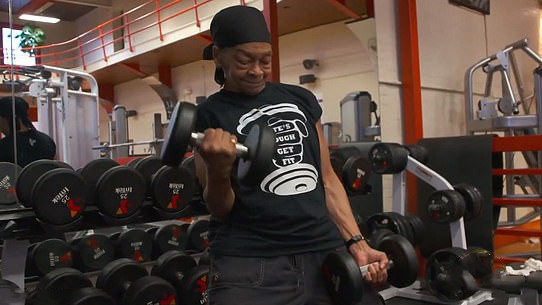 "虽然我老了,但如果我能坚持健身,我就继续就做吧."墨菲说