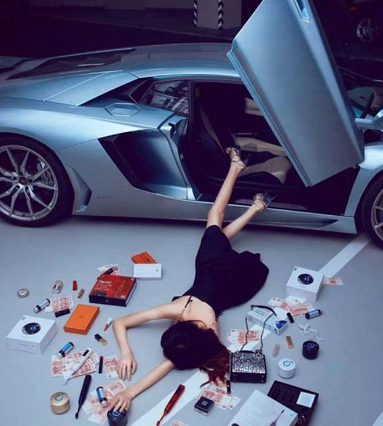 "炫富摔"已经火爆全网,看到韩雪的"炫富",这波操作真的是666