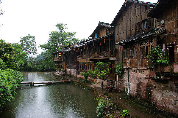 四川雅安有一座上里古镇,古色古香、原汁