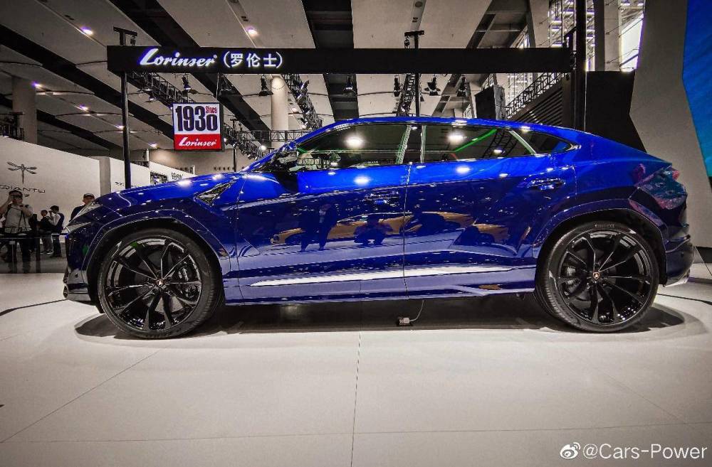 cars-power就借助vivo nex 3 5g的超级微距功能拍摄了兰博基尼uru的 