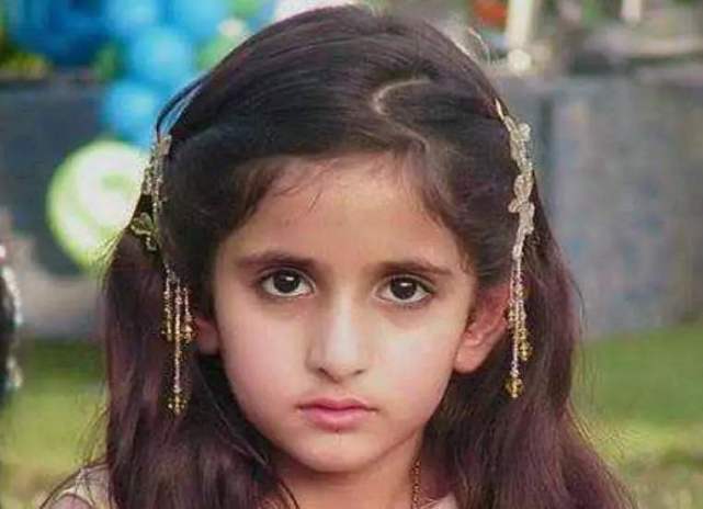 迪拜公主开1000万劳斯莱斯逛街全身公主粉仆人跟随其后