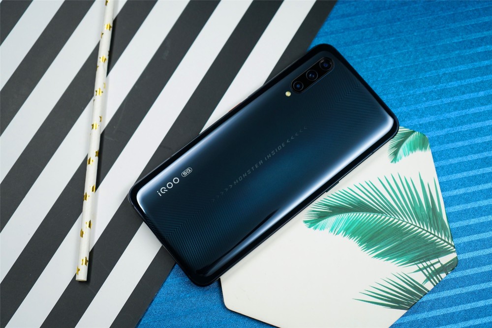 硬伤十分明显iqoopro5g版再跌新低价开始让路迎新机