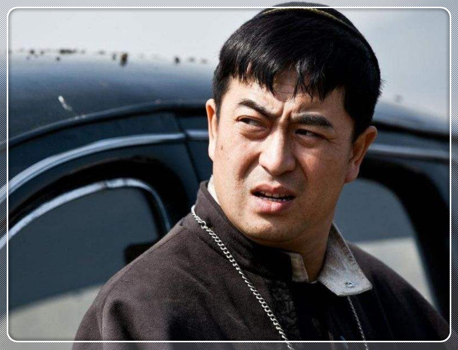 姬他与张嘉译表面是合作关系私下竟是表兄弟如今终靠实力走红