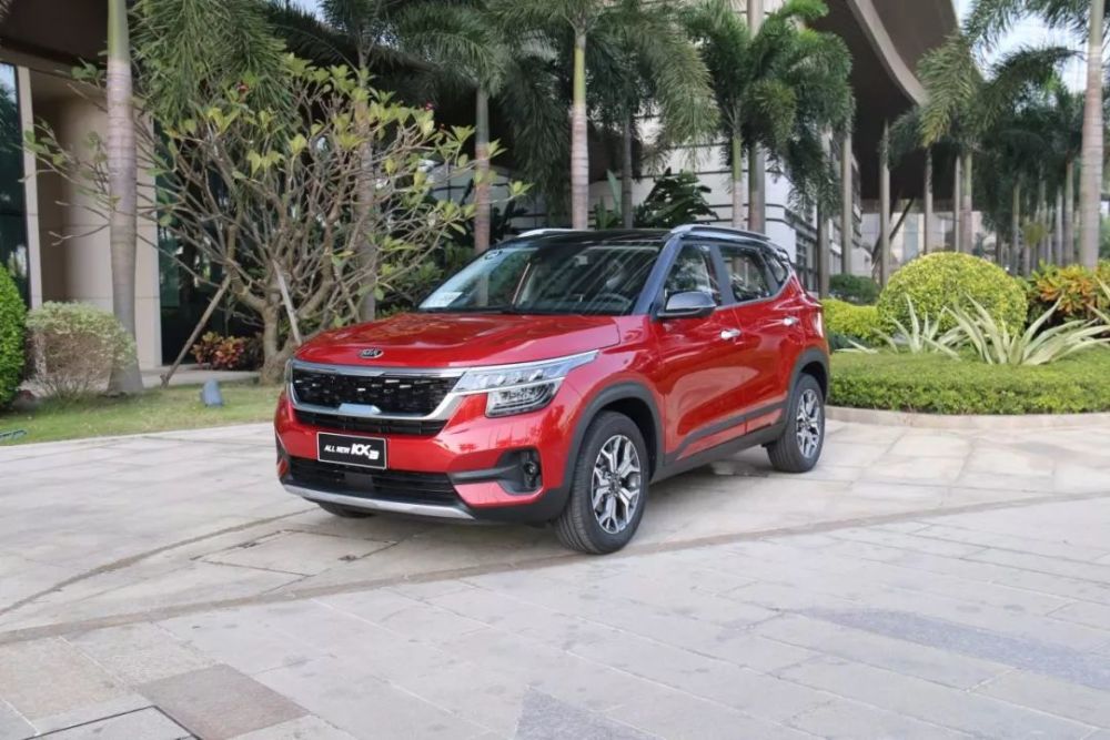 感受会认为它是一款纯电动车型,但其实它是和吉利缤越通平台的一款车