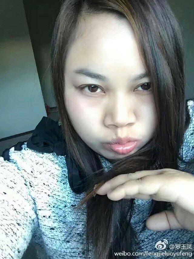 现在的凤姐和以前真的有不一样了,皮肤变白了,鼻子变挺了,牙没那么暴
