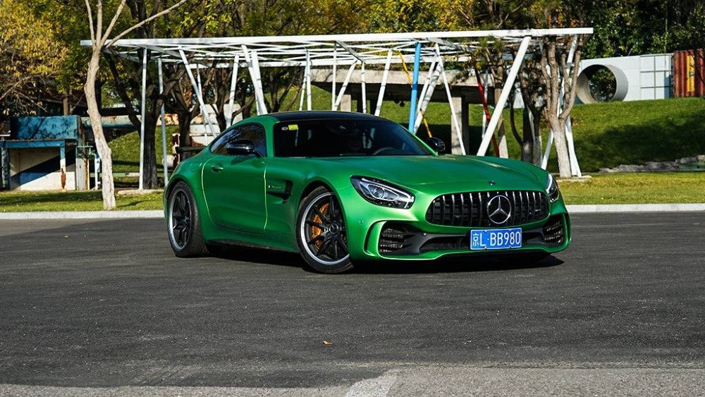 中說的日產gtr,而是奔馳 amg gt r,外界對這輛amg gt r更願意叫