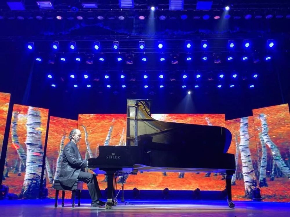 请听:斯特拉文斯基的芭蕾组曲《火鸟》和《春之祭》肖邦的《英雄波兰