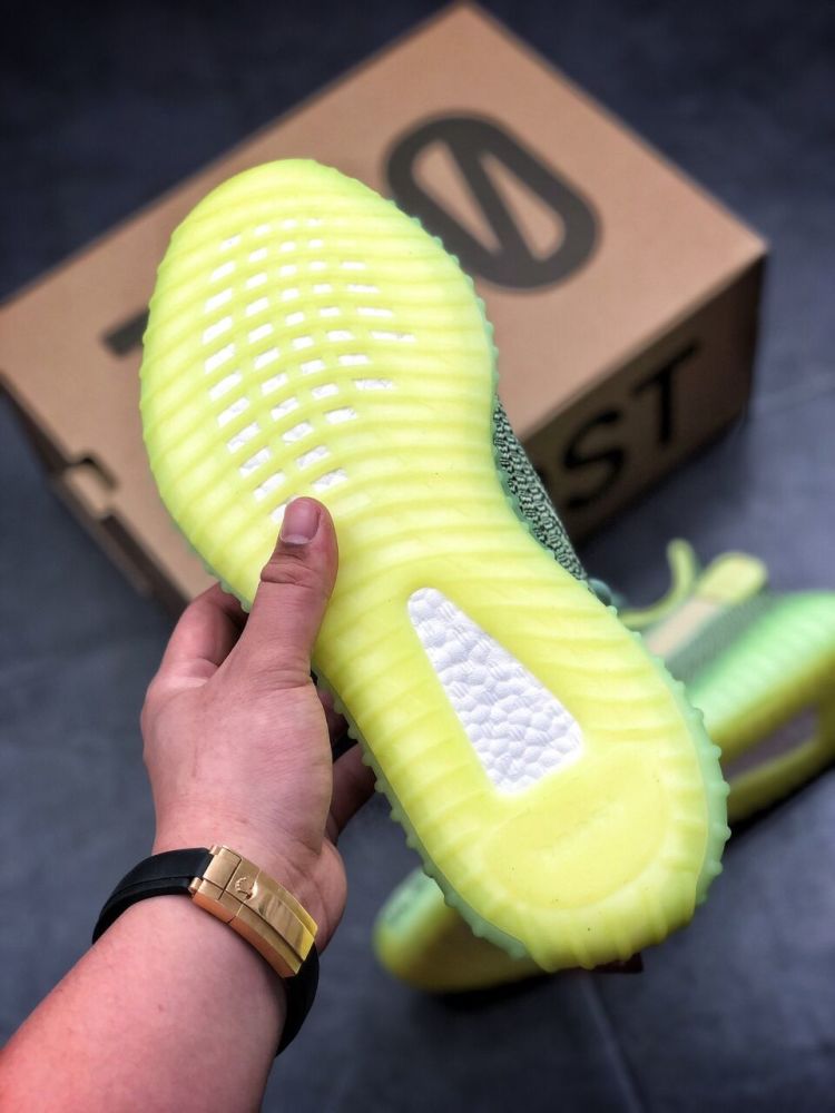 荧光绿配色 全反光鞋面!全新yeezy 350"伊泽瑞尔"细节鉴赏