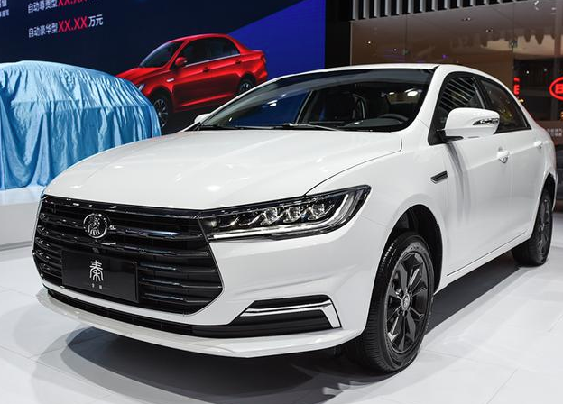 比亚迪秦燃油版:设计诱人,居家小能手