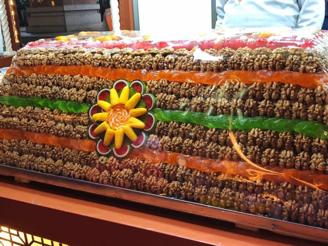 这次土豪小吃终于尝到"苦果",不但外地人不上当,本地人也不吃