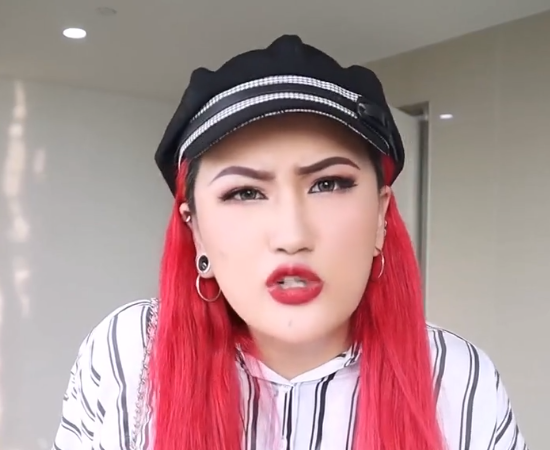 韩美娟女友曾是校篮球队中锋,被男生嘲笑长得丑,走上美妆之路