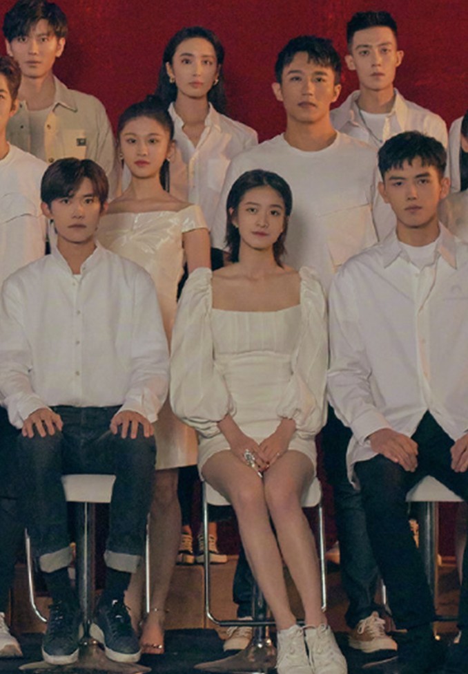 中戏双学霸罕见同框,谁注意张雪迎姿势,难怪易烊千玺坐得笔直