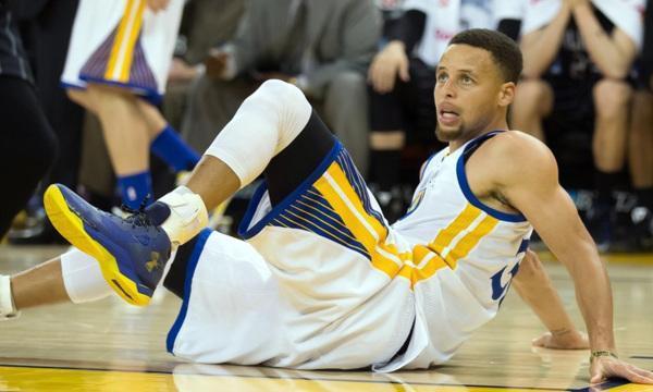 库里大腿酸痛或赛季首度伤停 50%可能出战快船