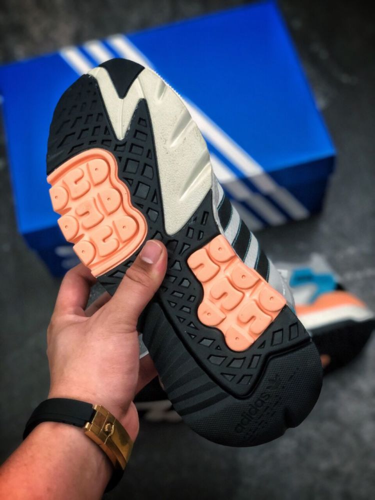 阿迪nitejogger细节测评踩屎感十足确定不入手