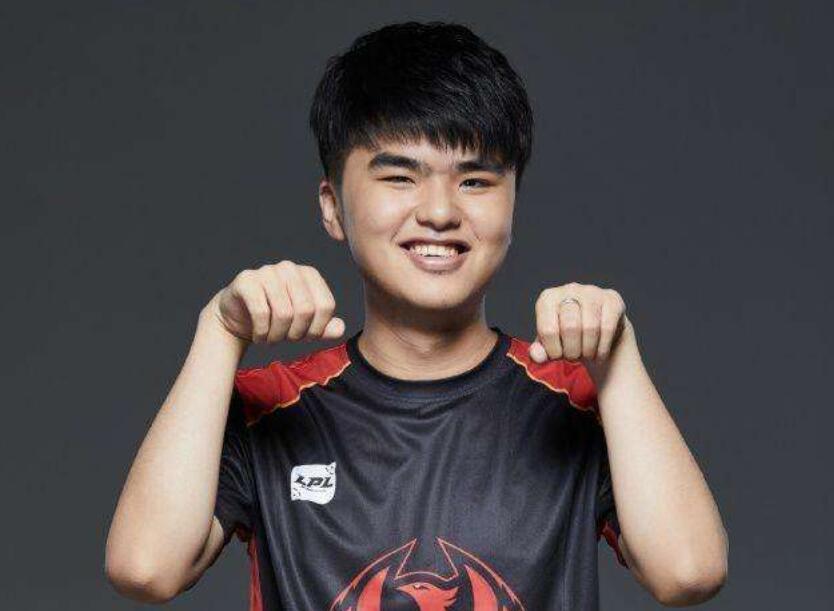 LWX直播被喷到生气,开房间和黑粉solo,3级就