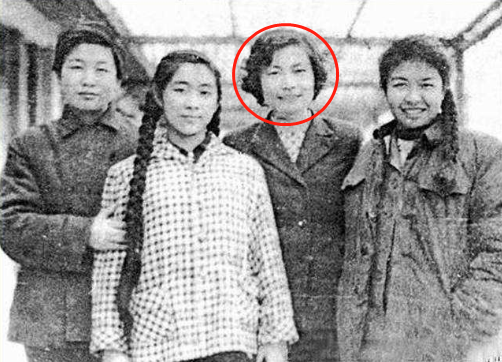 左起第三是聂力张瑞华也一直都支持聂荣臻的决定,做出牺牲后从来没有