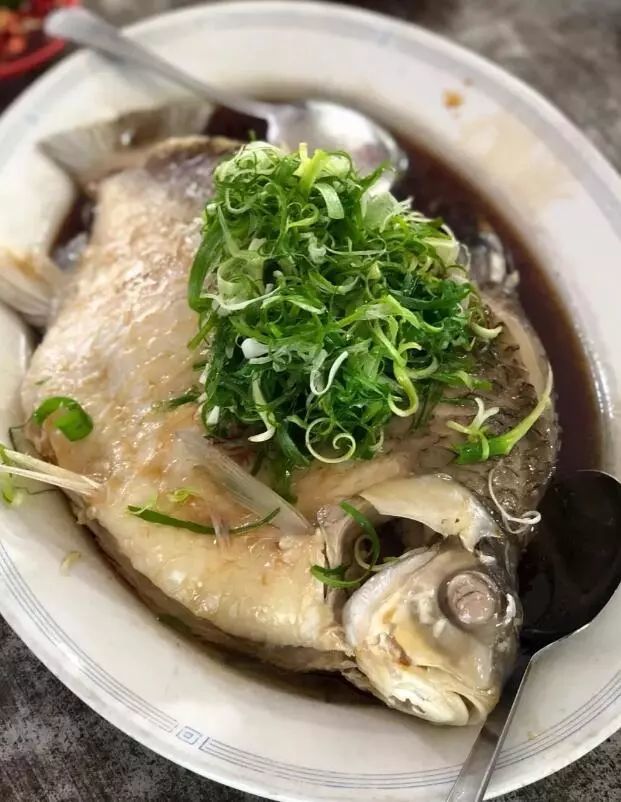 (图:来源自网络) 咖喱鱼头几乎算是来新加坡必吃的特色菜啦.