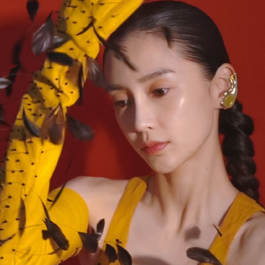 angelababy戴橡胶手套凹造型看到发际线后全网酸了