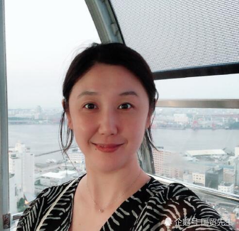 寇振海在2003年拍戏时认识了小他21岁的演员李婷,二人的感情由戏里