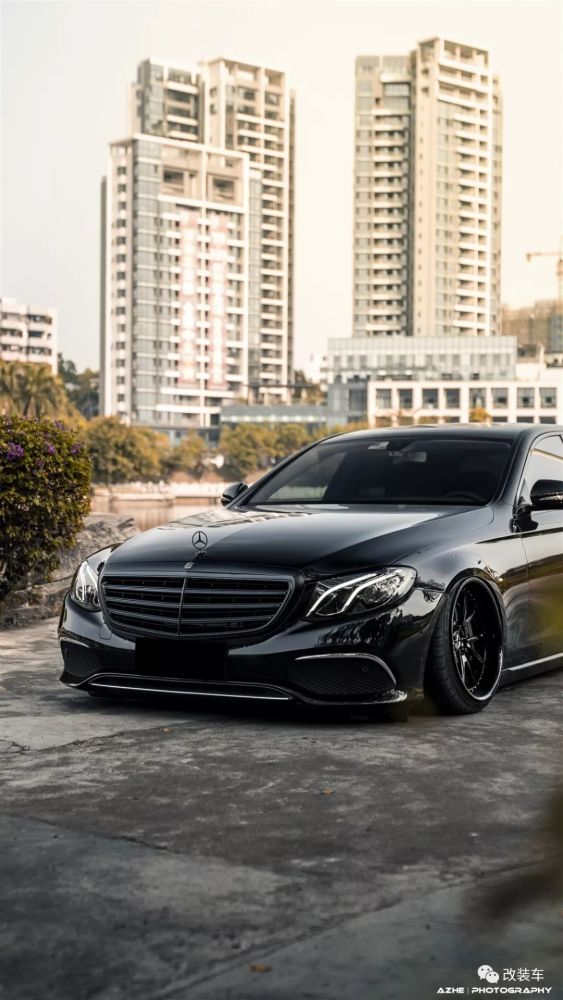 黑武士奔驰w213,简单干净的改装风格看起来非常舒服!