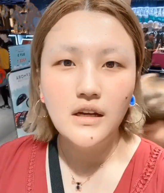 韩美娟与赤木刚宪同游泰国,两人素颜出镜,被吐槽妆前妆后差距大