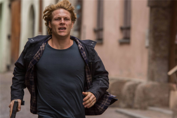 这部电影光替身就牺牲3位,辗转10多个国家,网友:导演疯了吗?