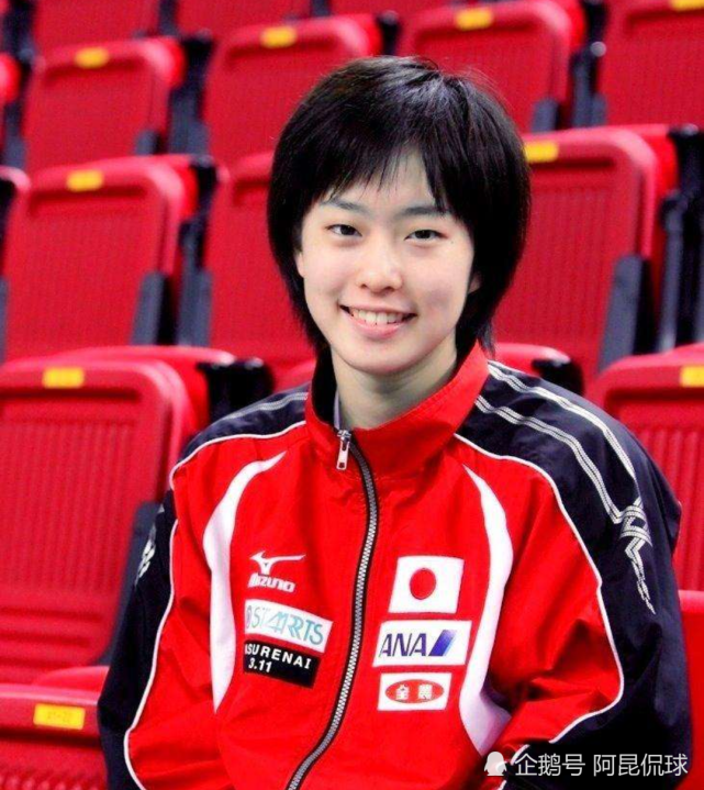 中国球迷喜欢石川佳纯,主要是因为她长相可爱,对中国球迷热情友善,能