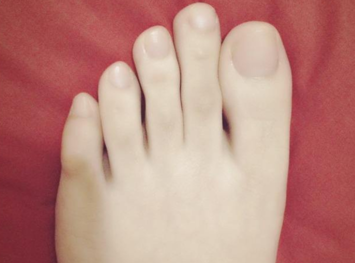 俗语"二拇脚趾头长,长大了不养娘",脚趾决定人品?你相信吗?