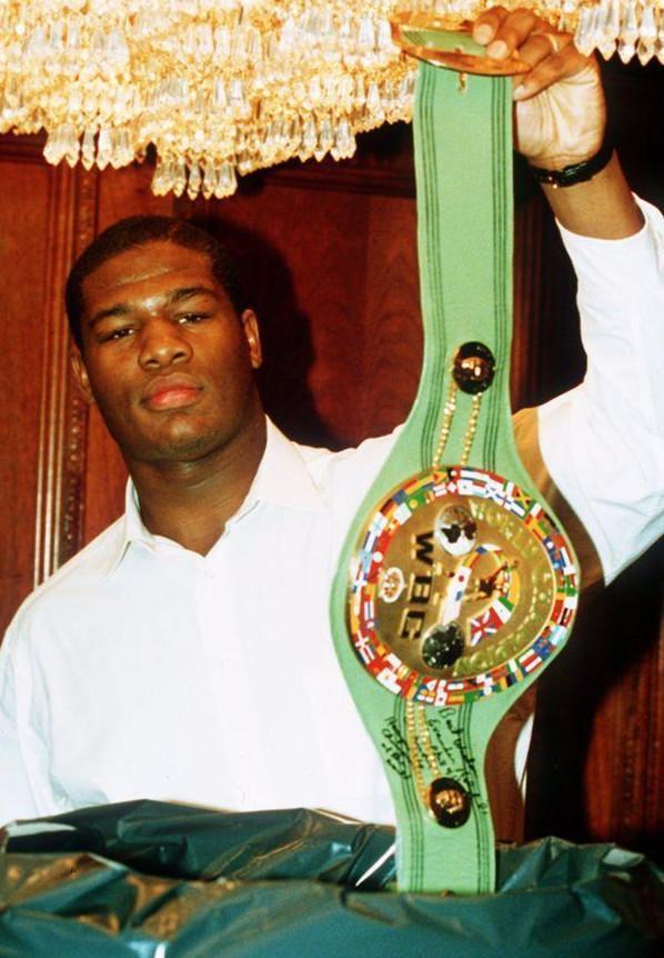 狮子大开口?刘易斯要求1亿美元与鲍二番战,专家:老刘喝高了