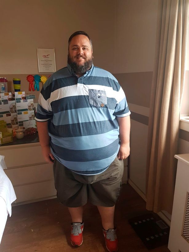 男子胖到体重秤爆表想自杀前妻助其减重300多斤后找到新女友