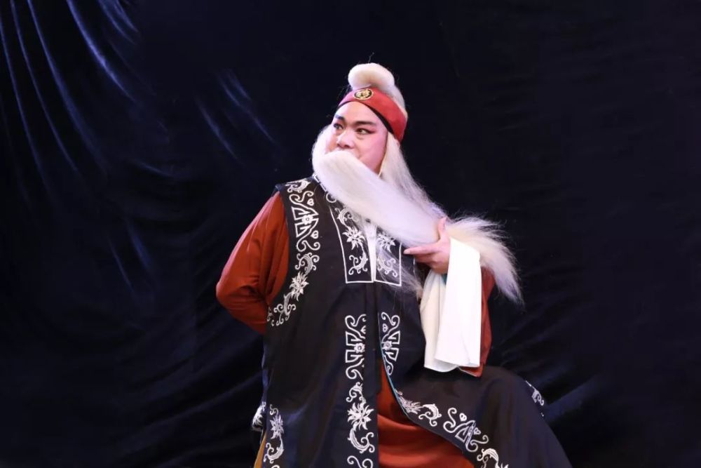 周少军(海宣池)饰演程婴