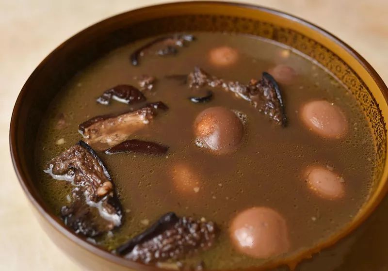 安仁草药炖猪脚被称为"天下第一汤",据《安仁县志》记载,在1200多年的