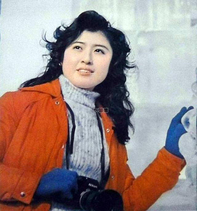 尤丽华原本是江苏省歌舞团的演员,她还在电视剧《夜幕下的哈尔滨》中