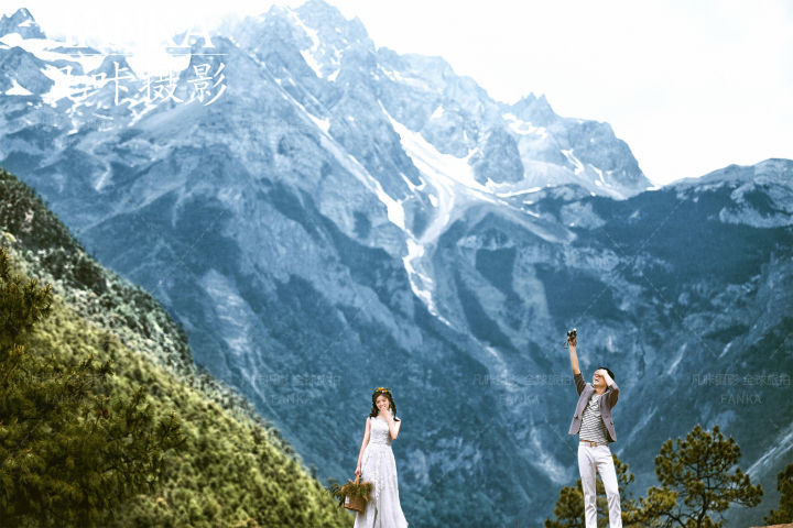 丽江旅拍婚纱照,取景背景虽重要,衣服的风格搭